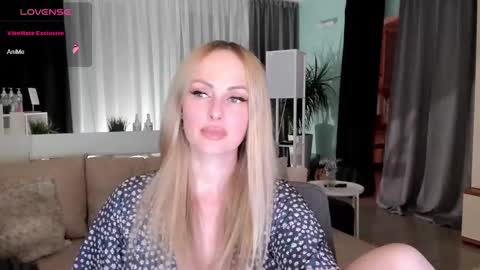 Snapshot of libby_nora chatting on 12/15/24, 01:54 Libby online show from 12/15/24, 01:54