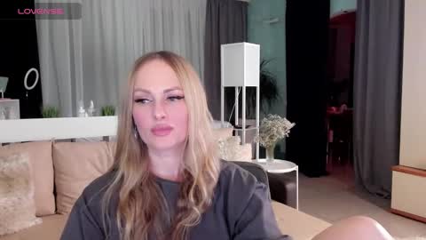 Snapshot of libby_nora chatting on 01/28/25, 03:04 Libby online show from 01/28/25, 03:04