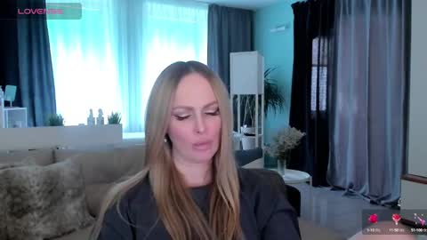 Snapshot of libby_nora chatting on 02/18/25, 11:33 Libby online show from 02/18/25, 11:33