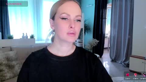 Snapshot of libby_nora chatting on 02/27/25, 06:18 Libby online show from 02/27/25, 06:18