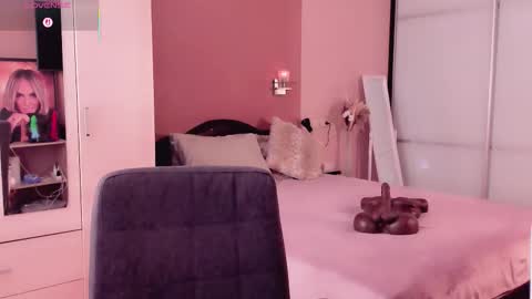 Snapshot of libby_nora chatting on 09/21/25, 11:34 Libby online show from 09/21/25, 11:34
