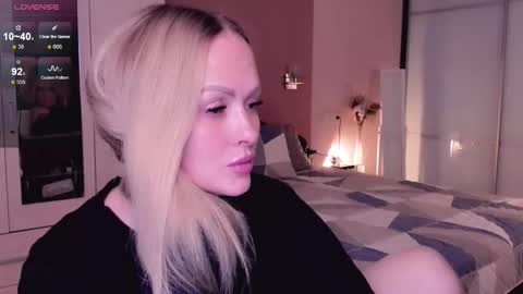 Snapshot of libby_nora chatting on 10/15/25, 09:09 Libby online show from 10/15/25, 09:09