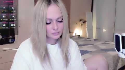 Snapshot of libby_nora chatting on 10/23/25, 11:53 Libby online show from 10/23/25, 11:53