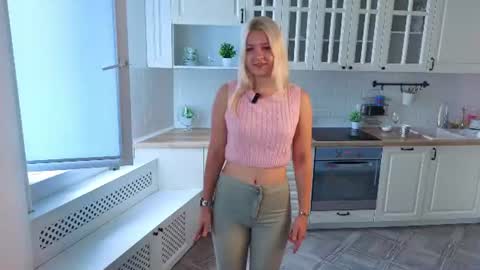 Snapshot of libbytippen chatting on 07/25/26, 01:25 Im Monica online show from 07/25/26, 01:25