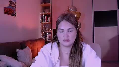 libra_mia online show from 10/25/25, 05:15