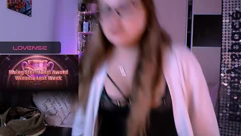 libra_mia online show from 12/15/25, 02:49