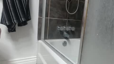 lickurlipz1 online show from 02/05/26, 08:52