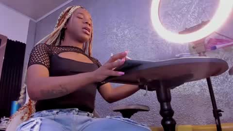 licy online show from 01/12/25, 05:54