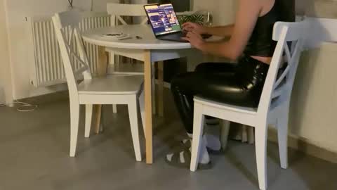 Snapshot of liferacw chatting on 10/19/25, 07:58 SofieXxxDoll online show from 10/19/25, 07:58