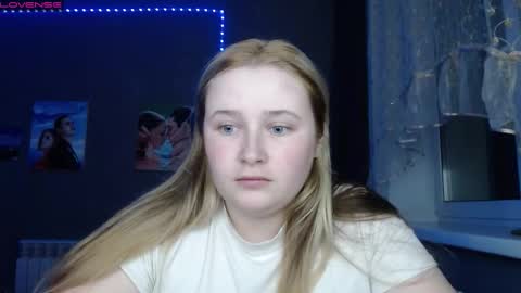 Snapshot of light_lunaa chatting on 10/24/25, 12:56 light_lunaa online show from 10/24/25, 12:56
