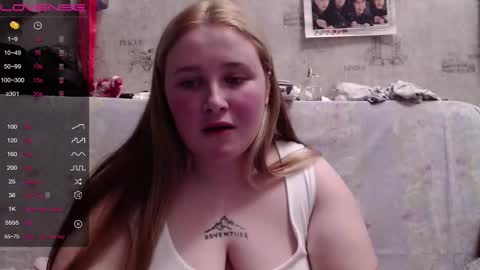 light_lunaa online show from 10/28/25, 03:04