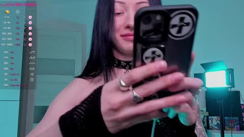 Snapshot of lightlove_iam chatting on 12/13/24, 11:13 Bembi online show from 12/13/24, 11:13