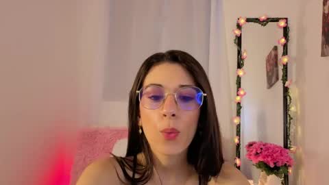 Snapshot of liiaa__7 chatting on 06/05/26, 01:28 liiaa online show from 06/05/26, 01:28