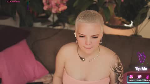 likaaberry online show from 10/24/25, 03:47