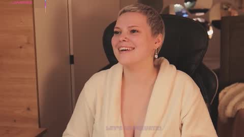 likaaberry online show from 12/05/25, 01:31