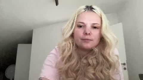 Snapshot of likaaberry chatting on 06/22/26, 10:45 likaaberry online show from 06/22/26, 10:45