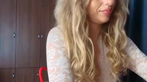 Snapshot of like_firebird chatting on 04/15/26, 06:42 Mia Onlyfans link - online show from 04/15/26, 06:42