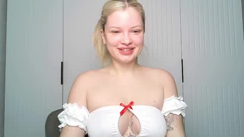 Snapshot of like_sun chatting on 05/28/26, 06:00 Call me Anna online show from 05/28/26, 06:00