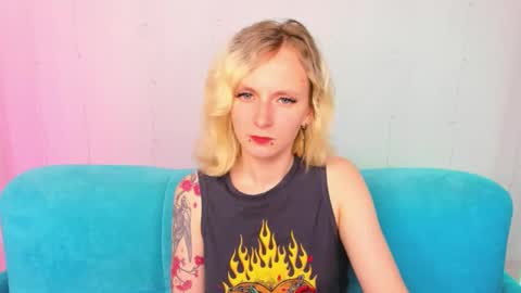 Snapshot of likilip chatting on 10/10/25, 01:48 likilip online show from 10/10/25, 01:48