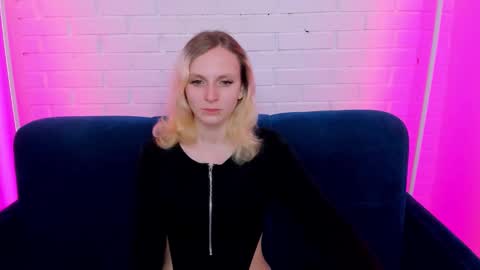 Snapshot of likilip chatting on 11/14/25, 01:04 likilip online show from 11/14/25, 01:04