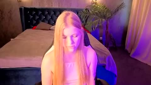Snapshot of lil_cookie_monster chatting on 07/30/26, 01:32 Erica online show from 07/30/26, 01:32