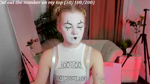 Snapshot of lil_cookie_monster chatting on 08/02/26, 12:25 Erica online show from 08/02/26, 12:25