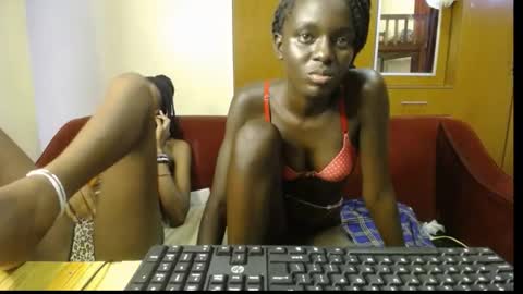 Snapshot of lil_doll_petite chatting on 03/12/26, 07:25 Euni online show from 03/12/26, 07:25