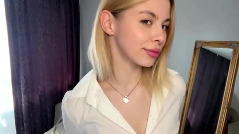 Snapshot of lil_elisa chatting on 09/12/25, 11:21 Elisa  online show from 09/12/25, 11:21