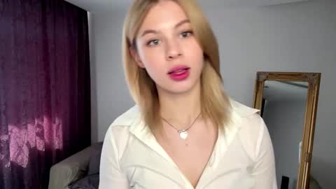 Snapshot of lil_elisa chatting on 09/17/25, 10:06 Elisa  online show from 09/17/25, 10:06