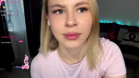 Snapshot of lil_elisa chatting on 10/08/25, 09:29 Elisa  online show from 10/08/25, 09:29