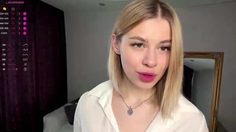 Snapshot of lil_elisa chatting on 10/17/25, 07:11 Elisa  online show from 10/17/25, 07:11