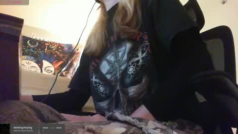 Snapshot of lil_gem chatting on 09/21/25, 11:17 lil gemmie online show from 09/21/25, 11:17