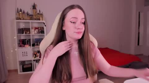 Snapshot of lil_happiness chatting on 09/28/25, 07:19 for free registration 3 online show from 09/28/25, 07:19