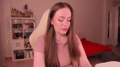 Snapshot of lil_happiness chatting on 09/29/25, 04:01 for free registration 3 online show from 09/29/25, 04:01