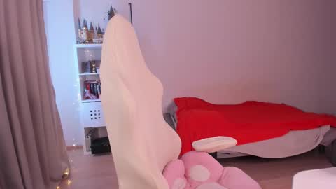 Snapshot of lil_happiness chatting on 10/18/25, 12:17 for free registration 3 online show from 10/18/25, 12:17