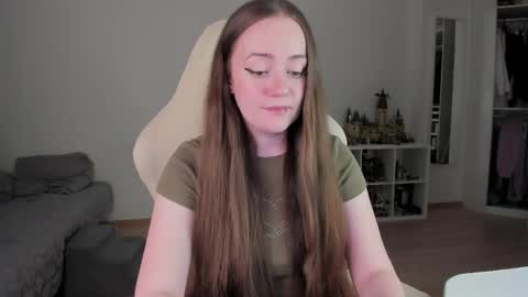 Snapshot of lil_happiness chatting on 04/07/26, 06:08 for free registration 3 online show from 04/07/26, 06:08