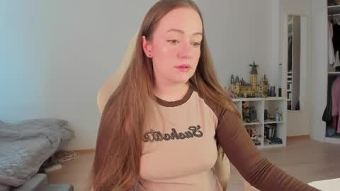 Snapshot of lil_happiness chatting on 04/18/26, 01:15 for free registration 3 online show from 04/18/26, 01:15