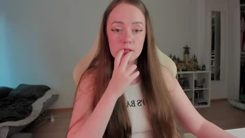 Snapshot of lil_happiness chatting on 05/08/26, 05:07 for free registration 3 online show from 05/08/26, 05:07