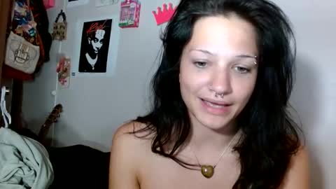 Snapshot of lil_luluvert chatting on 04/15/26, 04:41 lil_luluvert online show from 04/15/26, 04:41