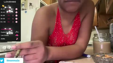 Snapshot of lil_momma422 chatting on 12/05/24, 02:11 MOMMA LUV online show from 12/05/24, 02:11