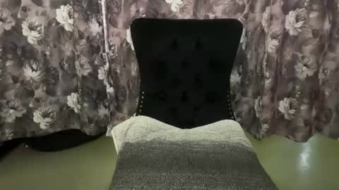 Snapshot of lil_momma422 chatting on 11/01/25, 02:46 MOMMA LUV online show from 11/01/25, 02:46