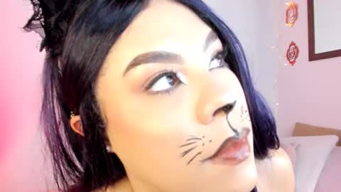 Lola online show from 10/31/25, 11:50