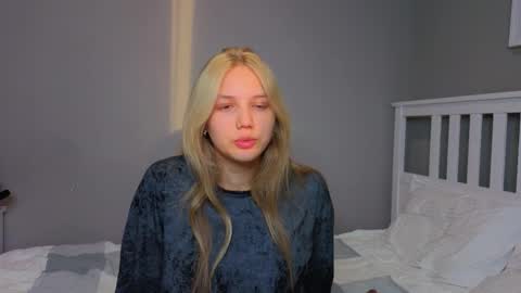 Snapshot of lil_tasty33 chatting on 10/14/25, 10:16 Emma online show from 10/14/25, 10:16