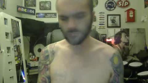 Snapshot of lil_tea_break_6996 chatting on 02/15/25, 08:33 t online show from 02/15/25, 08:33