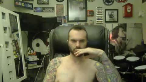 Snapshot of lil_tea_break_6996 chatting on 02/16/25, 08:43 t online show from 02/16/25, 08:43