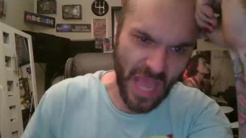 Snapshot of lil_tea_break_6996 chatting on 02/16/25, 10:43 t online show from 02/16/25, 10:43