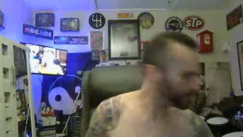 Snapshot of lil_tea_break_6996 chatting on 02/17/25, 01:47 t online show from 02/17/25, 01:47