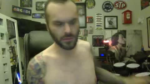 Snapshot of lil_tea_break_6996 chatting on 02/17/25, 10:51 t online show from 02/17/25, 10:51