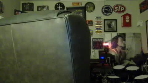 Snapshot of lil_tea_break_6996 chatting on 02/18/25, 02:27 t online show from 02/18/25, 02:27