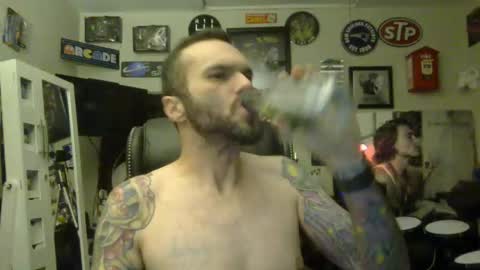 Snapshot of lil_tea_break_6996 chatting on 02/19/25, 09:28 t online show from 02/19/25, 09:28